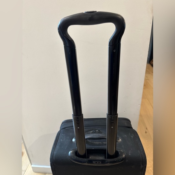 Tumi - 2 Wheel Expandable 22 inch - Picture 10 of 12